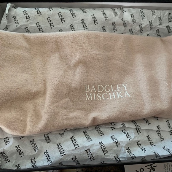 Women’s Badgley Mischka size 6 1/2 block heel sandals - Picture 6 of 7